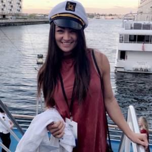 Meet your Posher, Laura